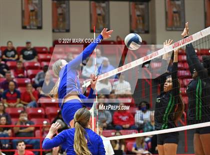 Thumbnail 2 in Ellison vs. Midway (6A Bi-District) photogallery.