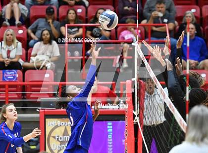 Thumbnail 2 in Ellison vs. Midway (6A Bi-District) photogallery.
