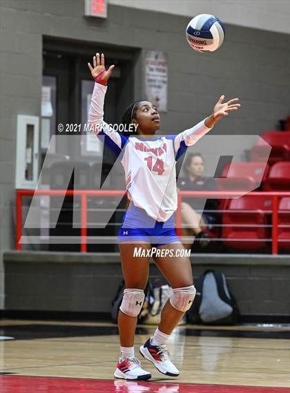 Thumbnail 1 in Ellison vs. Midway (6A Bi-District) photogallery.