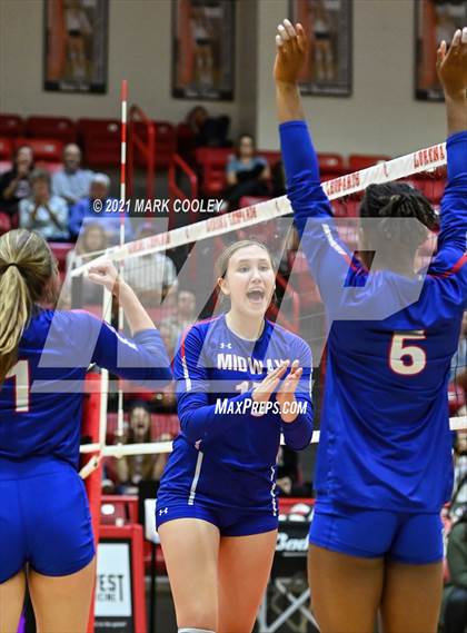 Thumbnail 3 in Ellison vs. Midway (6A Bi-District) photogallery.