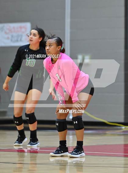 Thumbnail 2 in Ellison vs. Midway (6A Bi-District) photogallery.