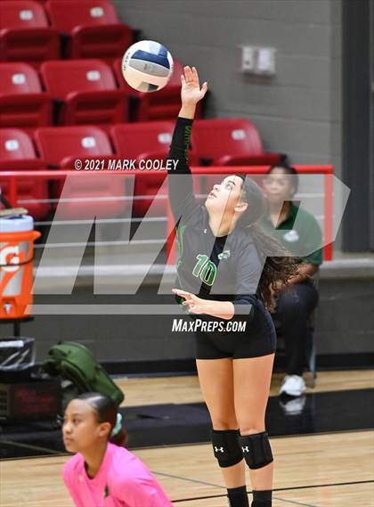 Thumbnail 3 in Ellison vs. Midway (6A Bi-District) photogallery.
