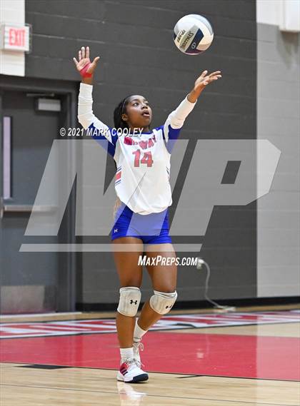 Thumbnail 3 in Ellison vs. Midway (6A Bi-District) photogallery.