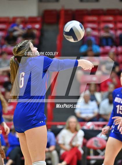 Thumbnail 2 in Ellison vs. Midway (6A Bi-District) photogallery.