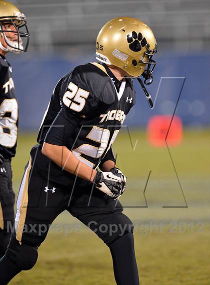 Thumbnail 2 in Windsor vs. Hand (CIAC Class L Final) photogallery.