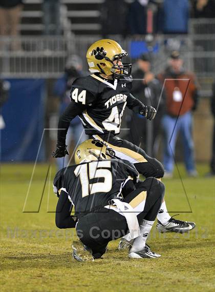 Thumbnail 3 in Windsor vs. Hand (CIAC Class L Final) photogallery.