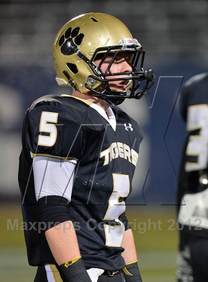 Thumbnail 2 in Windsor vs. Hand (CIAC Class L Final) photogallery.