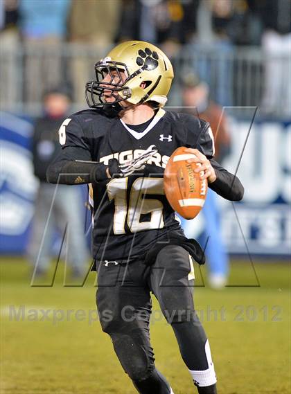 Thumbnail 3 in Windsor vs. Hand (CIAC Class L Final) photogallery.