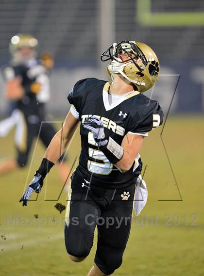 Thumbnail 3 in Windsor vs. Hand (CIAC Class L Final) photogallery.