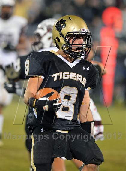Thumbnail 3 in Windsor vs. Hand (CIAC Class L Final) photogallery.