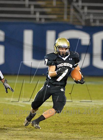 Thumbnail 2 in Windsor vs. Hand (CIAC Class L Final) photogallery.