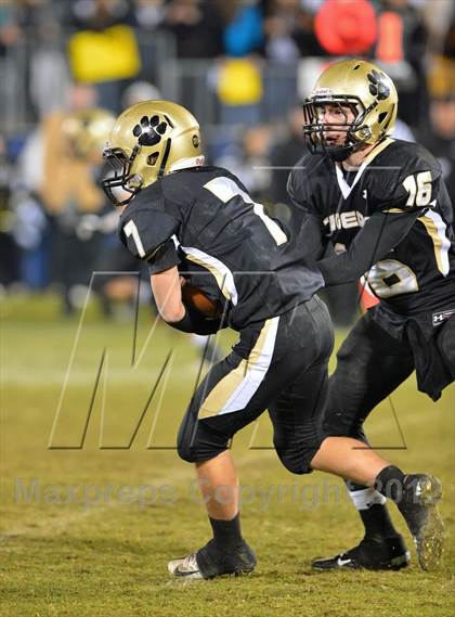 Thumbnail 3 in Windsor vs. Hand (CIAC Class L Final) photogallery.