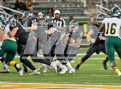 Thumbnail 3 in Vandegrift vs. Longview (UIL 6A D2 Regional) photogallery.