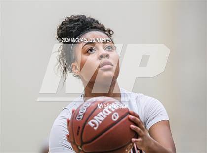 Thumbnail 2 in Clark vs. Brandeis photogallery.