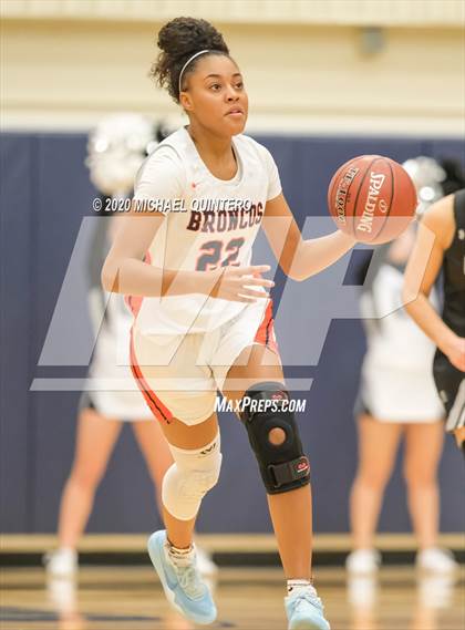 Thumbnail 1 in Clark vs. Brandeis photogallery.