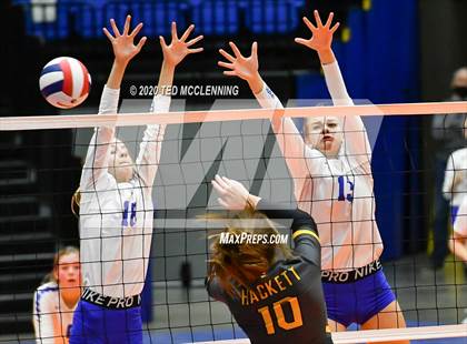 Thumbnail 3 in Paris vs. Hackett (AAA 3A State Final) photogallery.
