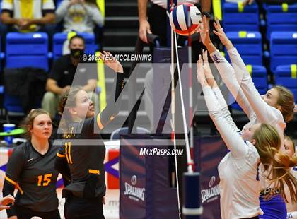 Thumbnail 3 in Paris vs. Hackett (AAA 3A State Final) photogallery.