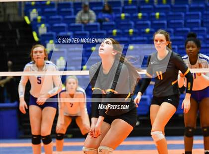 Thumbnail 2 in Paris vs. Hackett (AAA 3A State Final) photogallery.