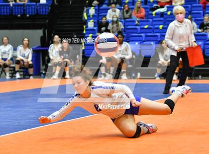 Thumbnail 2 in Paris vs. Hackett (AAA 3A State Final) photogallery.