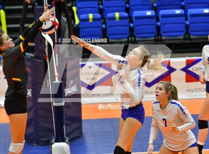 Thumbnail 1 in Paris vs. Hackett (AAA 3A State Final) photogallery.