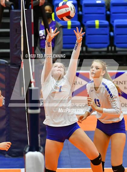 Thumbnail 3 in Paris vs. Hackett (AAA 3A State Final) photogallery.