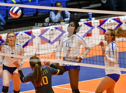 Thumbnail 3 in Paris vs. Hackett (AAA 3A State Final) photogallery.