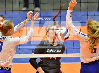 Thumbnail 2 in Paris vs. Hackett (AAA 3A State Final) photogallery.