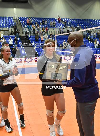 Thumbnail 1 in Paris vs. Hackett (AAA 3A State Final) photogallery.