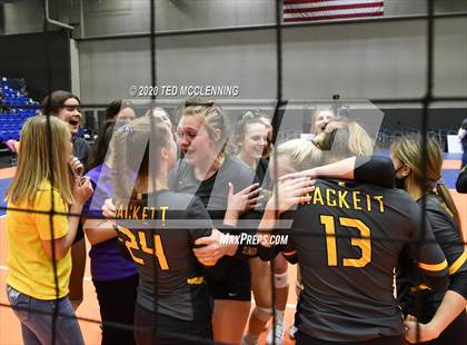 Thumbnail 3 in Paris vs. Hackett (AAA 3A State Final) photogallery.