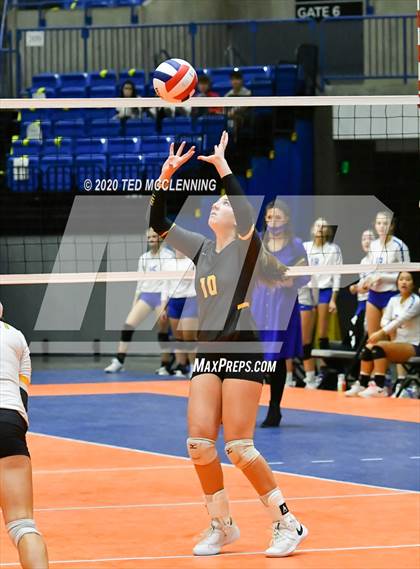 Thumbnail 3 in Paris vs. Hackett (AAA 3A State Final) photogallery.