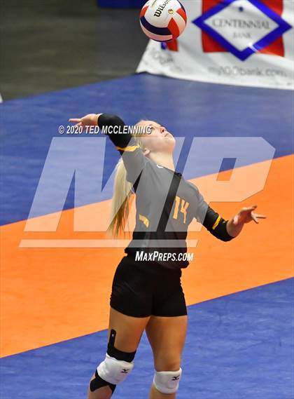 Thumbnail 3 in Paris vs. Hackett (AAA 3A State Final) photogallery.