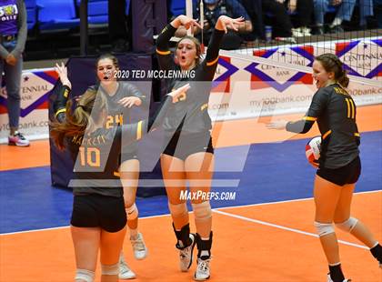 Thumbnail 1 in Paris vs. Hackett (AAA 3A State Final) photogallery.