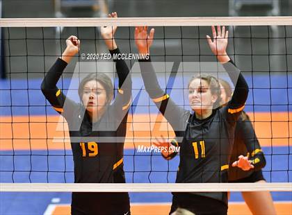 Thumbnail 1 in Paris vs. Hackett (AAA 3A State Final) photogallery.
