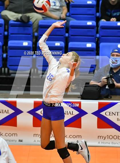 Thumbnail 1 in Paris vs. Hackett (AAA 3A State Final) photogallery.