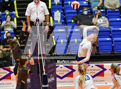 Thumbnail 2 in Paris vs. Hackett (AAA 3A State Final) photogallery.