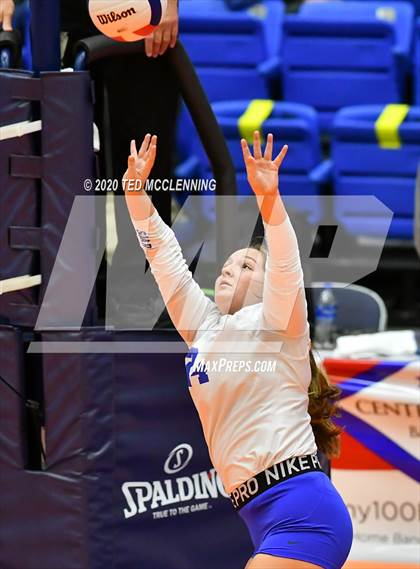 Thumbnail 2 in Paris vs. Hackett (AAA 3A State Final) photogallery.