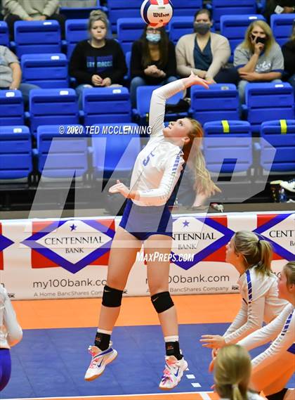 Thumbnail 2 in Paris vs. Hackett (AAA 3A State Final) photogallery.