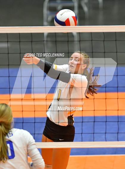 Thumbnail 3 in Paris vs. Hackett (AAA 3A State Final) photogallery.