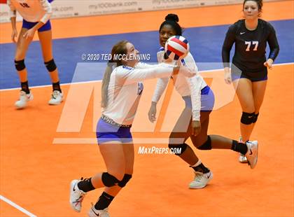 Thumbnail 3 in Paris vs. Hackett (AAA 3A State Final) photogallery.