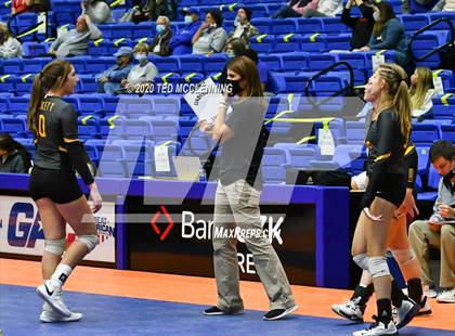 Thumbnail 1 in Paris vs. Hackett (AAA 3A State Final) photogallery.