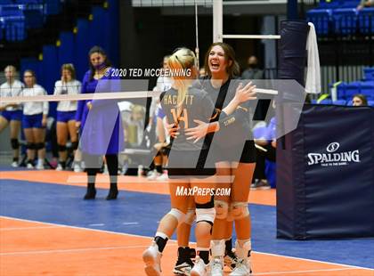 Thumbnail 3 in Paris vs. Hackett (AAA 3A State Final) photogallery.