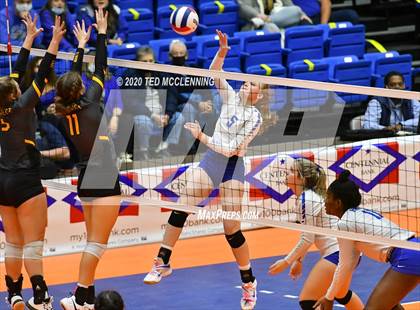 Thumbnail 2 in Paris vs. Hackett (AAA 3A State Final) photogallery.