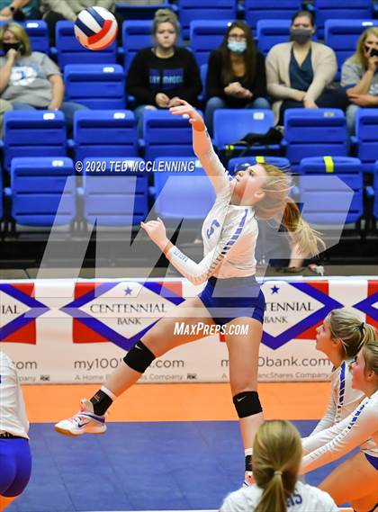 Thumbnail 3 in Paris vs. Hackett (AAA 3A State Final) photogallery.