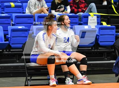 Thumbnail 3 in Paris vs. Hackett (AAA 3A State Final) photogallery.