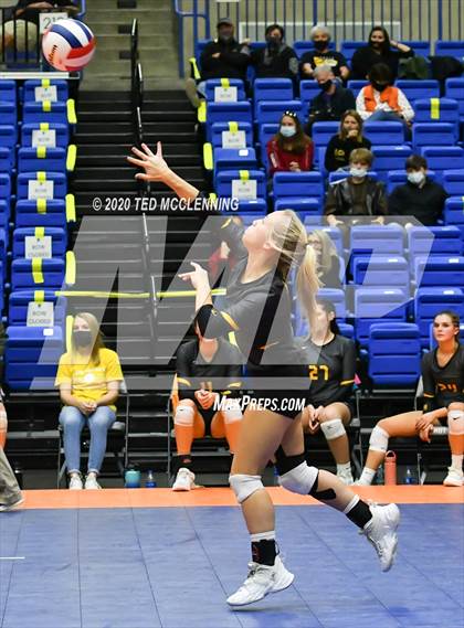 Thumbnail 3 in Paris vs. Hackett (AAA 3A State Final) photogallery.