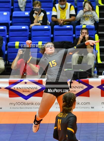 Thumbnail 1 in Paris vs. Hackett (AAA 3A State Final) photogallery.
