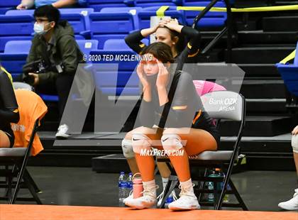 Thumbnail 1 in Paris vs. Hackett (AAA 3A State Final) photogallery.