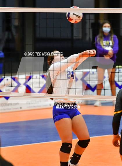 Thumbnail 2 in Paris vs. Hackett (AAA 3A State Final) photogallery.