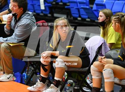 Thumbnail 2 in Paris vs. Hackett (AAA 3A State Final) photogallery.