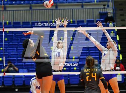 Thumbnail 1 in Paris vs. Hackett (AAA 3A State Final) photogallery.